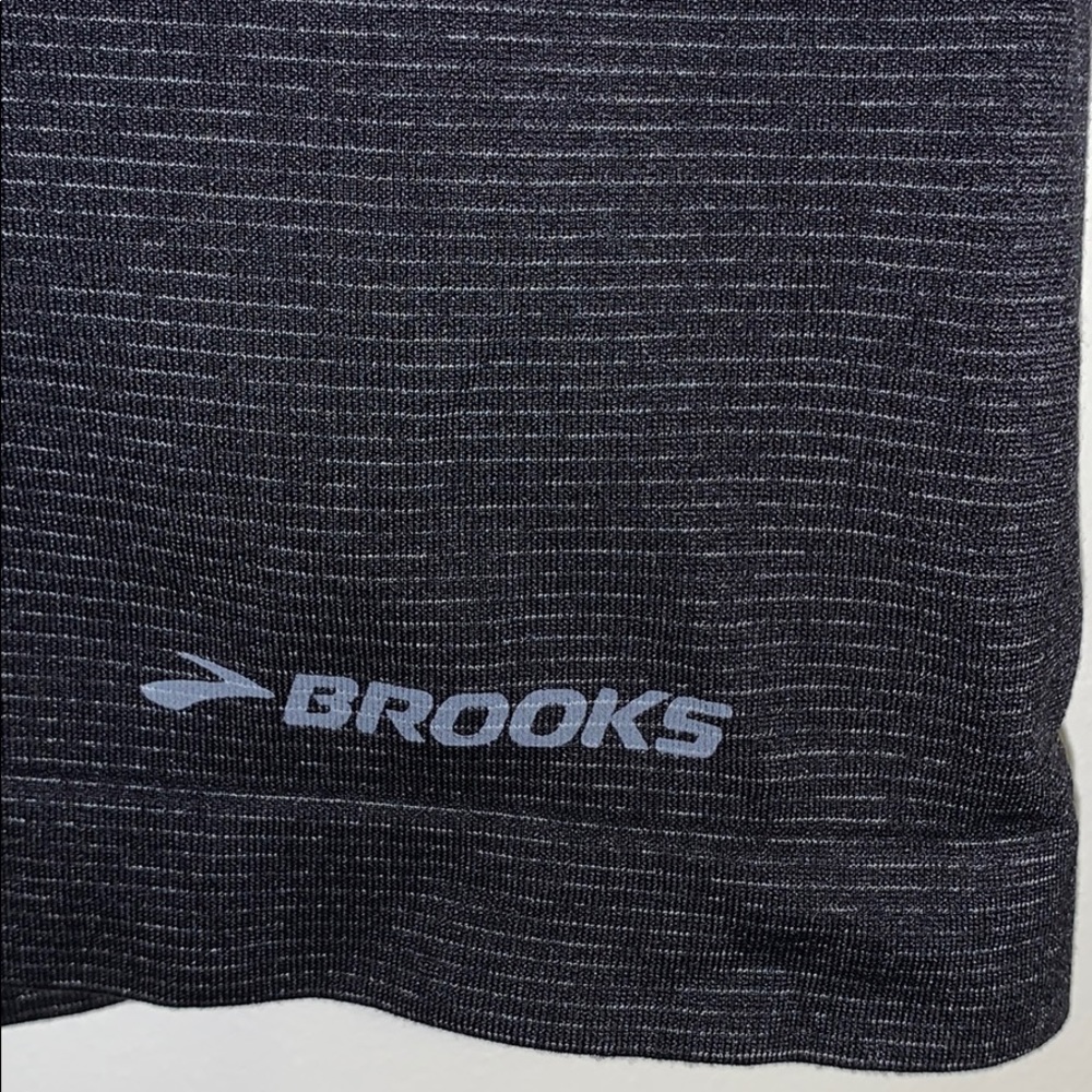 Brooks Lightweight Training Top - image 2